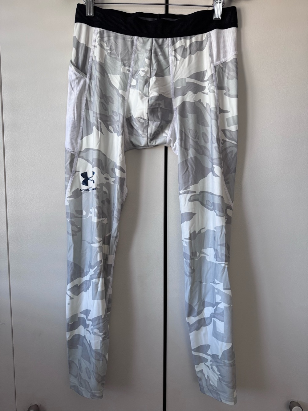 Under Armour Men’s White & Gray Camo Compression Leggings